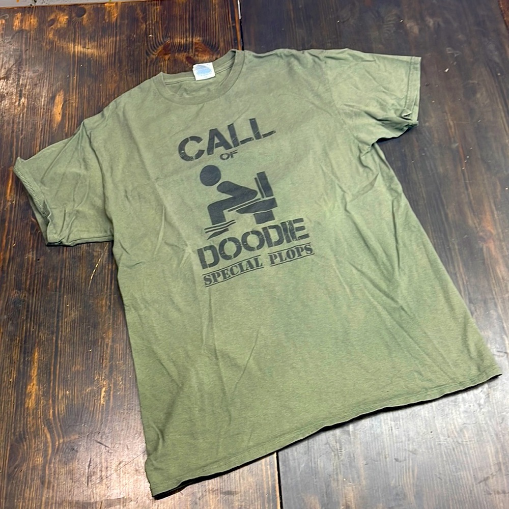 Call of Doodie T. Army green men’s medium 100% cotton.